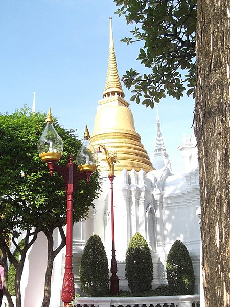 File:สุสานหลวง วัดราชบพิธ (1).jpg