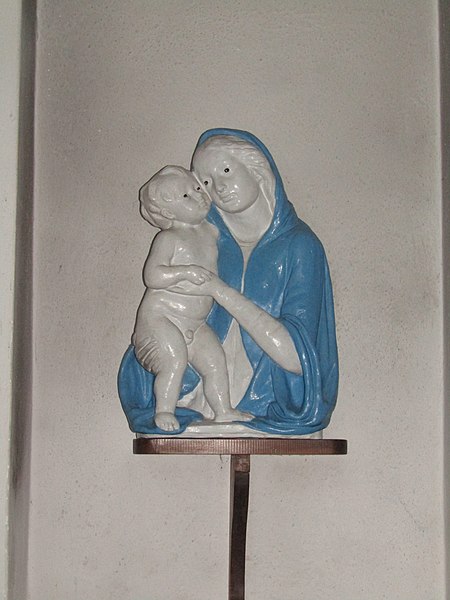 File:-2021-12-27 Madonna and child, Holy Trinity church, West Runton, Norfolk (2).JPG