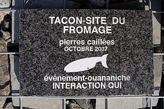 Plaque de granit décrivant la thématique du Tacon Site du Fromage.