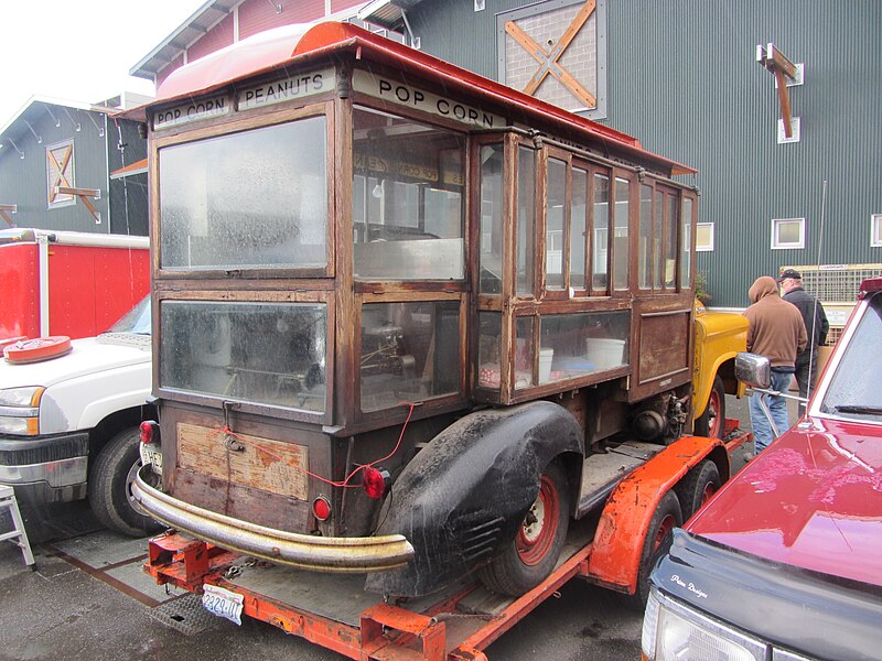 File:1960 Dodge Peanut Wagon (rear).jpg