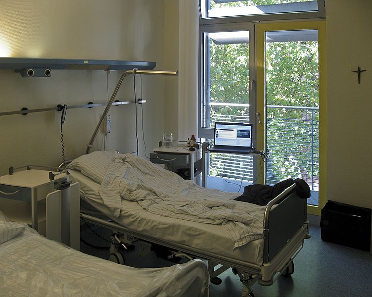 File:2-Bett-Krankenzimmer-2011-Dortmund.jpg