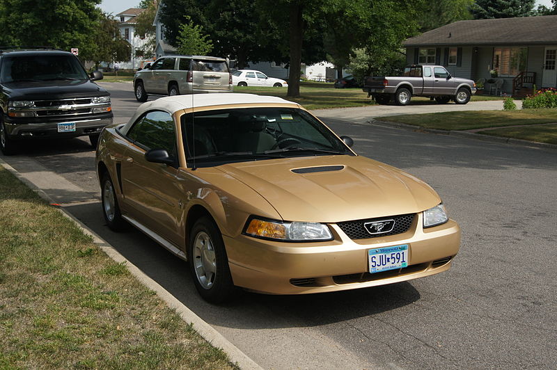 File:2000 Ford Mustang (14661617748).jpg