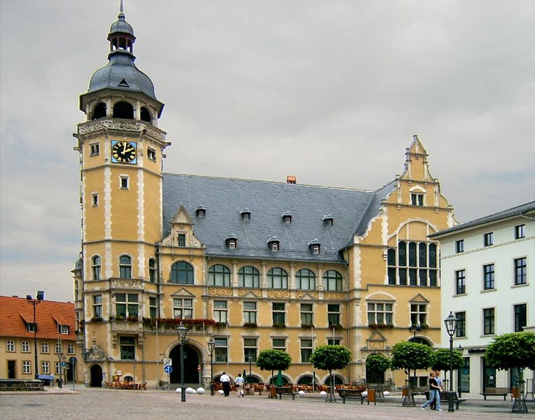 Súbor:2004 Rathaus in Köthen Sicherlich.jpg