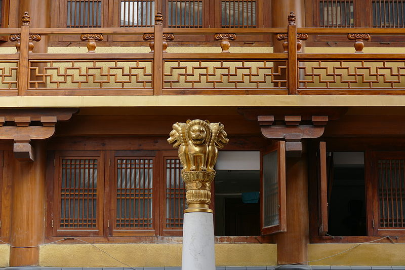 File:2014.11.17.122814 Lion statue Jing'an Temple Shanghai.jpg