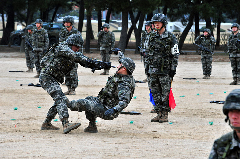 File:2014.3.12. 해병대 전투체력 훈련 ROKMC Combat Physical Training (13240246253).jpg