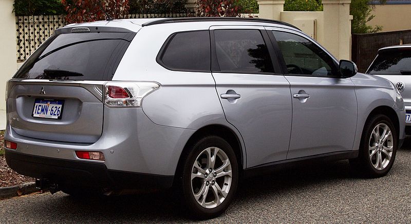 File:2014 Mitsubishi Outlander (ZJ MY14) LS 2WD wagon (2016-07-07) 02.jpg