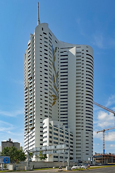 File:20210725 Hochhaus Neue Donau.jpg