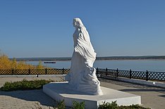 366 Олекминск. Статуя «Река Лена».jpg