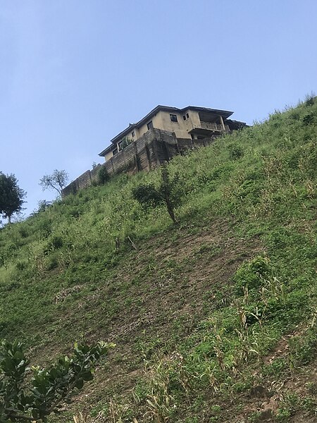 File:A House on top of Karu Hill, Nigeria.jpg