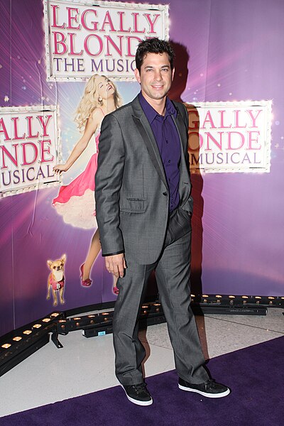 File:Adam Garcia at Gala World Australian premiere.jpg