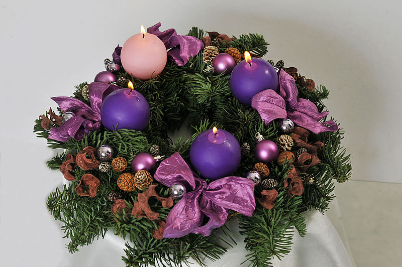 Fájl:Advent wreath with violet and rose candles 4.JPG