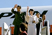 1987年（昭和62年）、皇太子夫妻としての最後の外国訪問（アメリカ合衆国、アンドルーズ空軍基地にて）