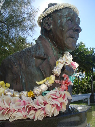 Albert Henry bust at grave, Rarotonga Albert Henry bust at grave, Rarotonga.jpg