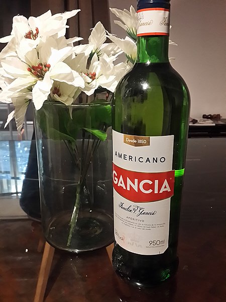 File:Americano Gancia (botella) en Rosario 2019.jpg