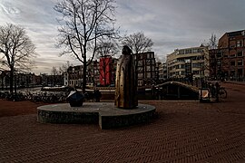 Amsterdam - Zwanenburgwal - Amstel - View West on Statue of Benedictus de Spinoza 2008 by Nicolas Dings.jpg