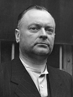 Anton Mussert (1945).jpg