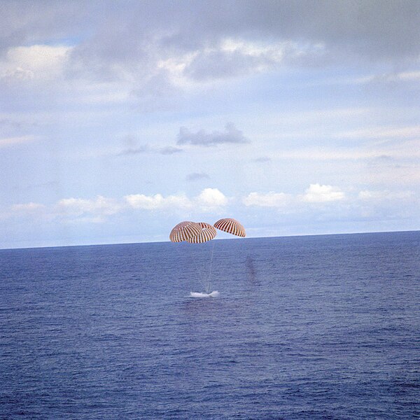 File:Apollo13 splashdown.jpg