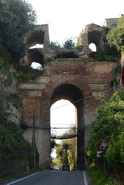 File:Arco Felice (2018)-6.jpg