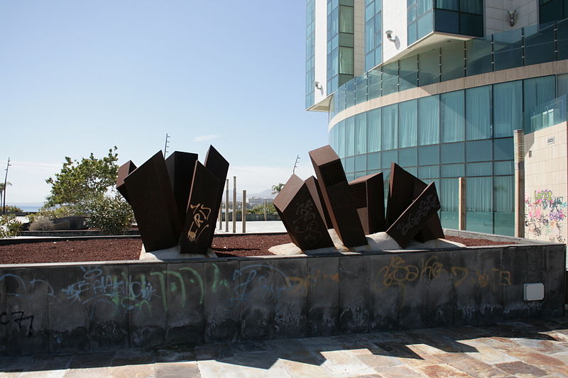 File:Arrecife - Avenida Doctor Rafael Gonzáles - Parque Islas Canarias 07 ies.jpg