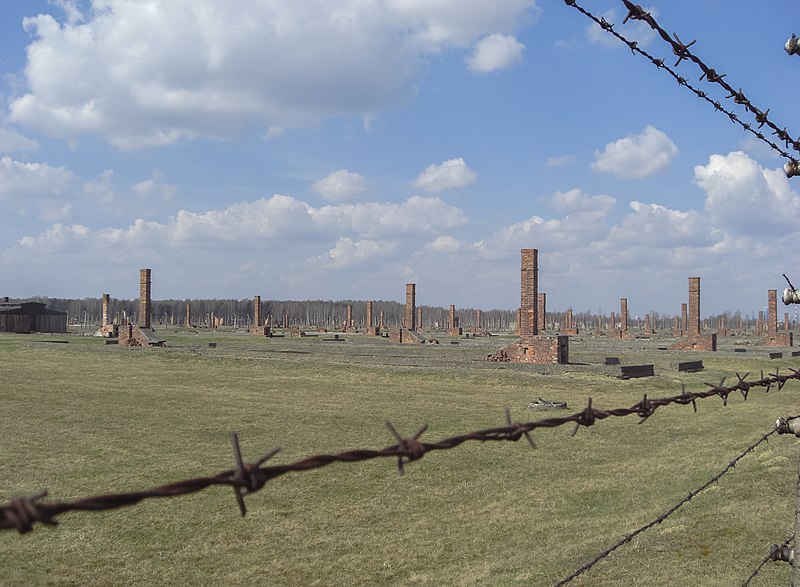 File:Auschwitz II Birkenau en Polonia.jpg