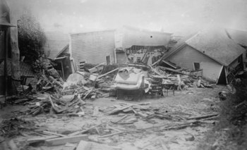 Austin-Dam Flood, wrak van School House LCCN2014689756 (bijgesneden) .tif