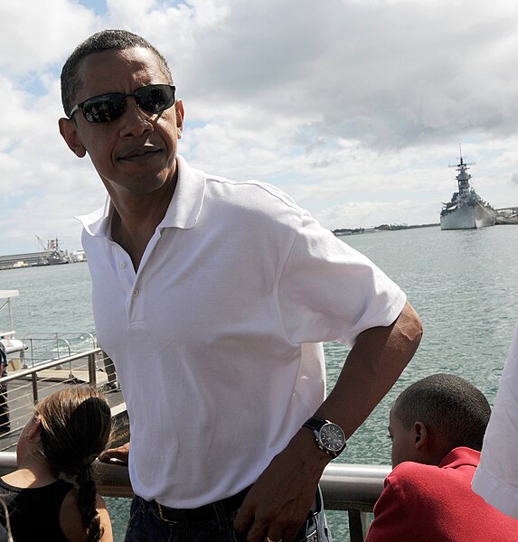 File:Barack Obama at USS Arizona Memorial 8-14-08 080814-N-9758L-120.jpg