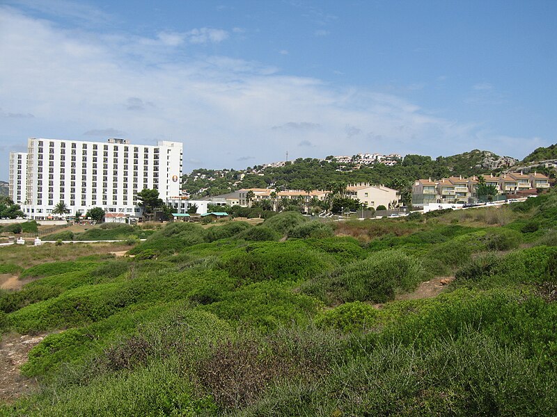 File:Basílica Son Bou 104 & funcky hotel - panoramio.jpg