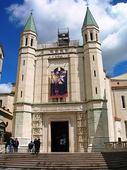 Come arrivare a Santuario di Santa Rita da Cascia con i mezzi pubblici - Informazioni sul luogo