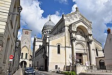 Basilique Saint-Martin de Tours 2022 02.jpg