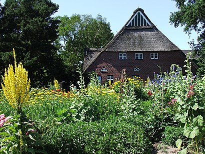 So kommt man zu Arboretum Ellerhoop mit den Öffentlichen - Mehr zum Ort Hier