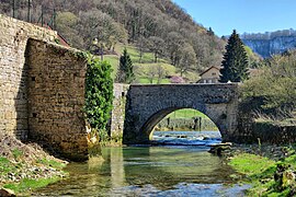 Le pont de l'abbaye sur la Seille (1 de Favroz).