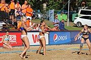 Deutsch: Beachhandball Europameisterschaften 2019 (Beach handball Euro); Tag 4: 5. Juli 2019 – Frauen, Viertelfinale, Niederlande-Griechenland 2:1 (25:12, 18:24, 7:6) English: Beach handball Euro; Day 4: 5 July 2019 – Quarter Final Women – Netherlands-Greece 2:1 (25:12, 18:24, 7:6)