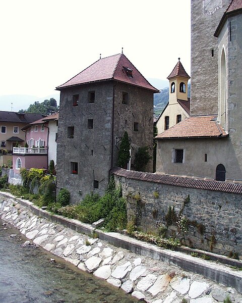 File:Befestigte Brücke Klausen (Suedtirol).jpg