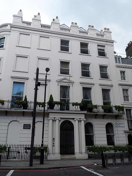File:Benjamin Disraeli - 93 Park Lane Mayfair London W1K 7TF.jpg