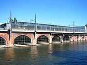 Bahnhof Berlin Jannowitzbrücke direkt an der Spree, 2005