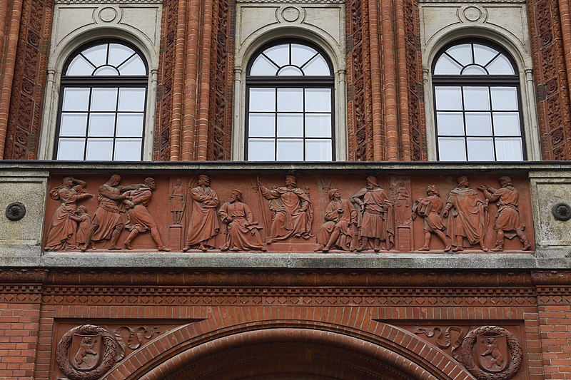 File:Berlin Rotes Rathaus NE-side from east 0542.jpg