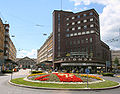 Untere Bahnhofsstrasse, im Hintergrund der Hauptbahnhof, rechts das Volkshaus