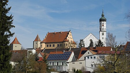Bissingen(Bayern) Sicht von Süden, Schloss und Kirchturm 02