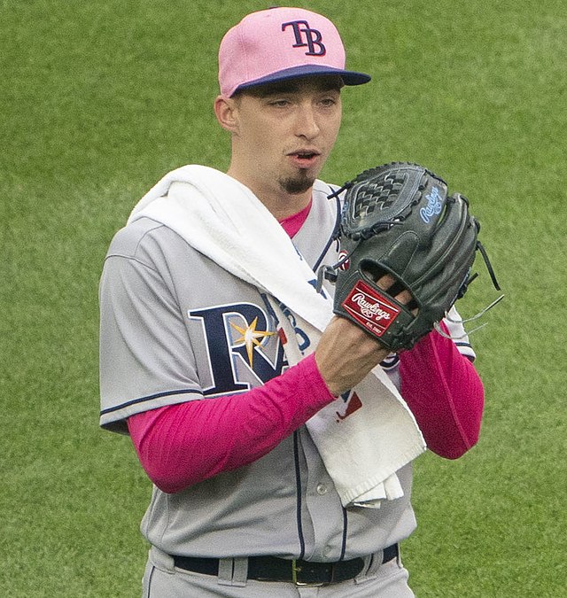 Snell's mom and brother on big league debut 