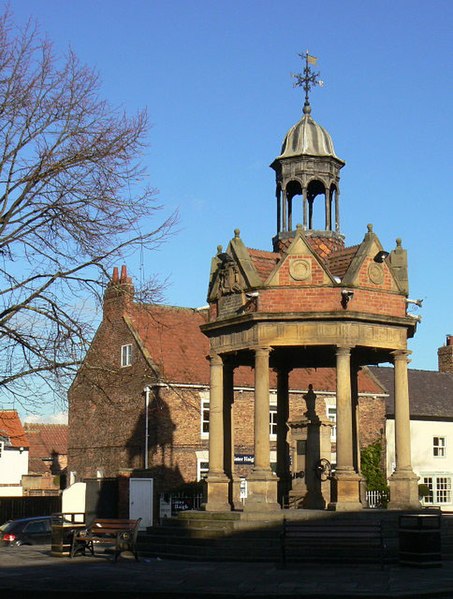 File:Boroughbridge Pump - geograph.org.uk - 1580763.jpg