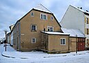 Residential building with side wing