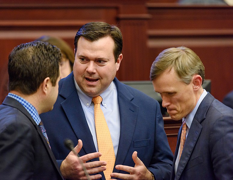 File:Brad Drake, Clay Ingram, and Frank White confer on the House floor.jpg