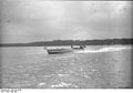 Bundesarchiv Bild 102-07845, Templiner See, Internationales Motorbootrennen.jpg