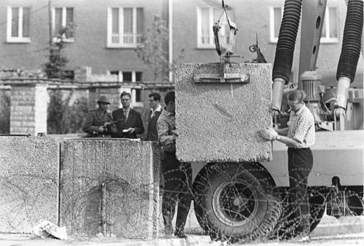 Статья: Предыстория возведения Берлинской Стены. Август 1961 года.