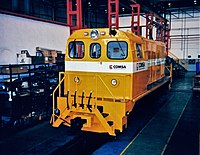 La 704 amb els colors de COMSA, al taller de Martorell-Enllaç el gener de 2002.