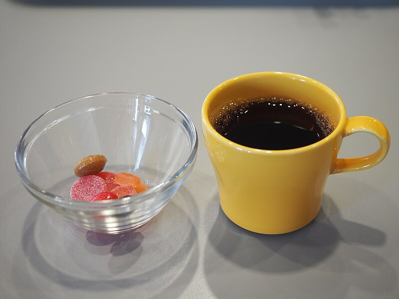 File:Candy and coffee at restaurant Pihka Lintulahti.jpg