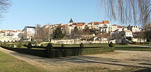 Blick vom Park um die Mairie auf die Gemeinde