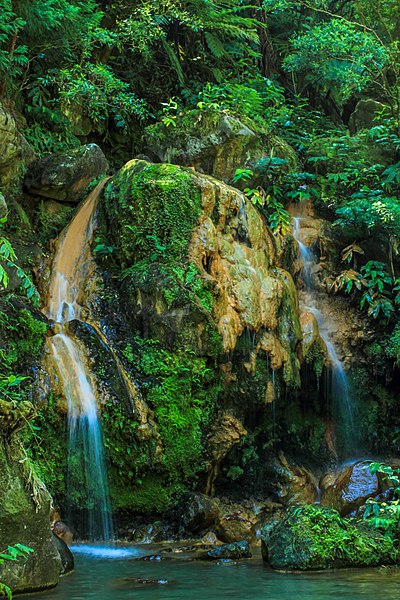 File:Cascata da Caldeira Velha.jpg