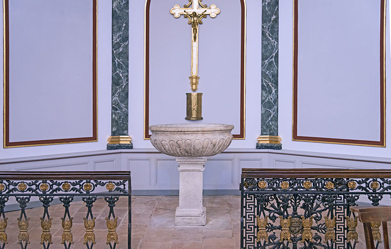 File:Castelginest - Église Saint-Étienne interieur - Fonts.jpg