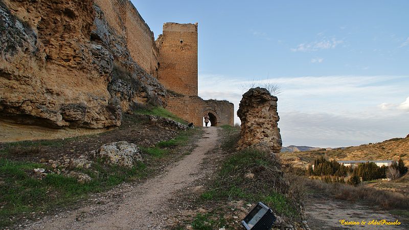 File:Castillo de Zorita, torre del espolón 17.JPG